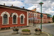 löbau, deutschland - vorplatz mit altem bahnhofsgebäude