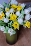 Fototapeta Kwiaty - bouquet of yellow tulips