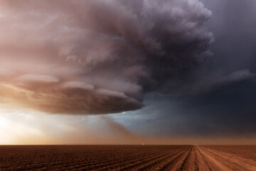 Wall Mural - dramatic storm clouds from a supercell thunderstorm