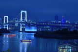 Fototapeta  - 東京都お台場から見るレインボーブリッジと東京タワーの夜景