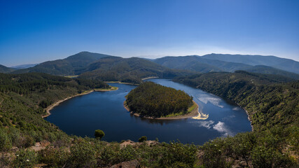 Meandro del Melero, uno de los lugares más característicos de las Hurdes, en Extremadura. Está considerado el meandro mas bonito de España