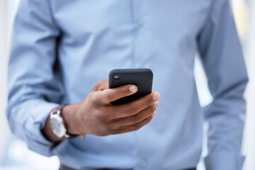 Aufkleber - This keeps me connected. Cropped shot of a businessman using his cellphone.