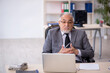 © Elnur - Old male employee working in the office