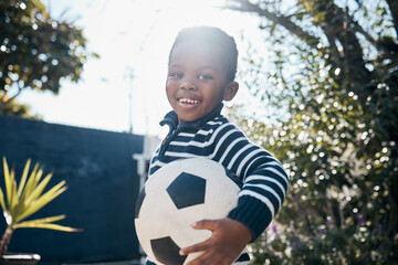 Canvas Print - Im ready to kick some ball. Shot of an adorable little boy playing outside with his ball.