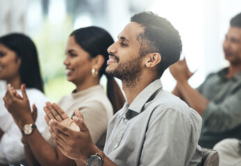 Aufkleber - That was impressive. Shot of a group of people clapping and smiling during a meeting at work.