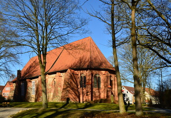 Canvas Print - Historische Kirche im Frühling in der Stadt Visselhövede, Niedersachsen