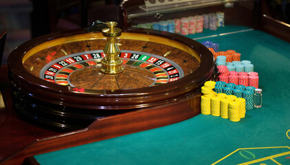 The casino has a green table with roulette chips