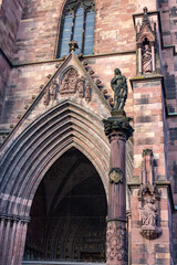 Wall Mural - The statue of the Virgin Mary and the detail of the main entrance of Freiburg Cathedral, Germany