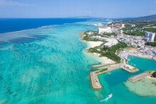 沖縄県の恩納村を上空から撮影