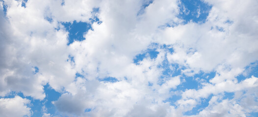 Wall Mural - broken cloud cover and blue sky