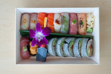 Canvas Print - sushi box takeout