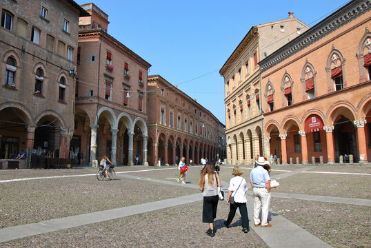 edifici in piazza santo stefano a bologna, italia.
