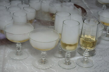 Sticker - carbonic ice in champagne glasses