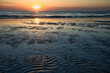 Spiegelung der untergehenden Sonne am Strand (Rantum/Sylt)