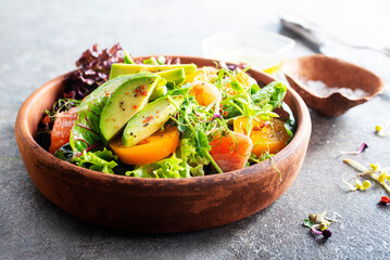 Wall Mural - Salad with avocado, tomatoes and fresh greens