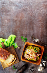 Canvas Print - Creamy avocado dip with cilantro and bread