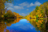 Fototapeta Łazienka - Autumn forest lake water landscape, 
