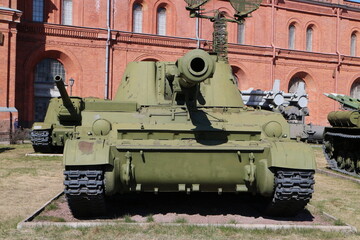 huge cannon on the tank front view