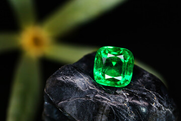 Poster - luxury, background, diamond, precious, green, jewelry, design, beautiful, gemstone, gem, jewel, closeup, fashion, emerald, shiny, jewellery, stone, expensive, brilliant, crystal, natural, macro, miner