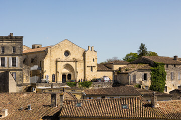 Façade du Cloître des Cordeliers à Saint-Émilion (Nouvelle-Aquitaine, France)