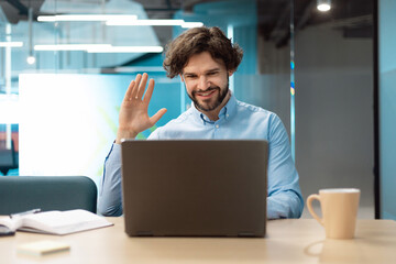 Aufkleber - Business man using laptop waving hand making video call