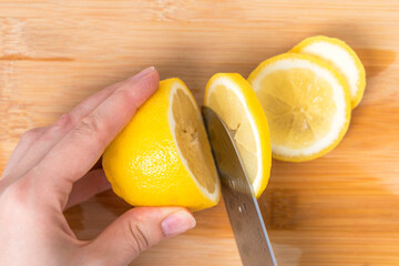 Cook slices lemon slices, top view