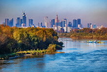 Poland, Masovian Voivodeship, Warsaw, River Vistula With City Skyline In Background
