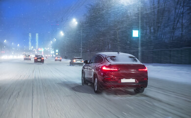 Wall Mural - car traffic in the winter evening on the city