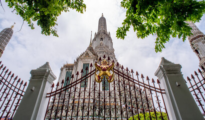 Wall Mural - Landmark Wat Arun Buddhist Temple in Bangkok