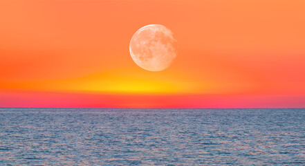 Aufkleber - Full moon over the sea at sunset 