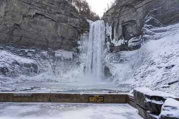 Wall Mural - Taughannock Falls in winter