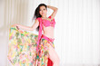 © photok - ベリーダンスを踊るセクシーな女性