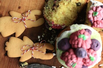 Canvas Print - Easter cake with marshmallows and gingerbread