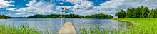 Steg An Einem See In Schweden Mit Schwedischer Flagge