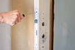 © Léna Constantin - Remplacement d'une serrure de porte d'intérieur