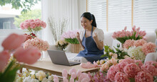 SME Owner Modern Small Flower Shop Work At Home Office Happy Smile Fist Up Read Text E-mail Message Banking Lending Money Online. Young Adult Woman Asia People Joy Seller Job In Sale Order Good News.