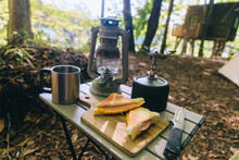 キャンプの朝食にホットサンドとコーヒー