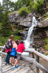 Poster - escursione in montagna famiglia 