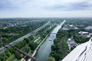 Rhein-Herne-Kanal, renaturierte Emscher, Autobahn A 42 im Ruhrgebiet