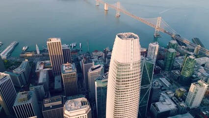 Fototapete - San Francisco skyline aerial cityscape orbit flythrough over skyscrapers, California, USA
