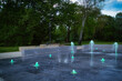 Brunnen mit Lichtspiel - Natur - Springbrunnen - Zossen - Brandenburg - Deutschland - Park - Brunnen - Abend - Licht