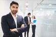 © Robert Kneschke - Selbstbewusster Business Mann als Start-Up Gründer