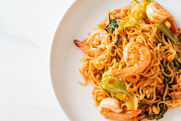 Stir-fried instant noodles sukiyaki with shrimps