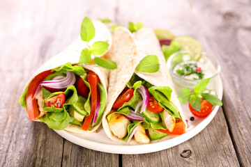 Canvas Print - fajita with chicken and vegetable