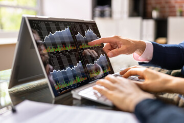 Aufkleber - African American Woman Trading Stock Market Exchange