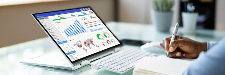 Poster - Data Analyst Using Data Analytics KPI