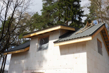 Building a garage top floor and roof of foam concrete blocks