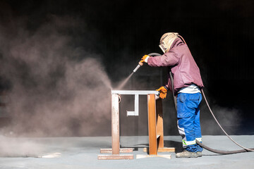 Sandblaster is sandblasting to steel material. Sand blasting is also known as abrasive blasting, which is a generic term for the process of smoothing, shaping and cleaning a hard surface by forcing.