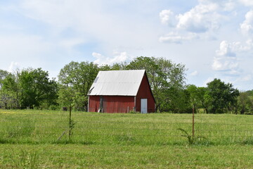 Canvas Print - Old Red Barn in a Farm Field