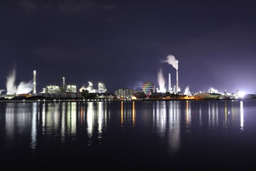 熱気球と周南コンビナートの夜景！SDGs地球環境とミライ　えんとつ町のコンビナート　山口県no朝 